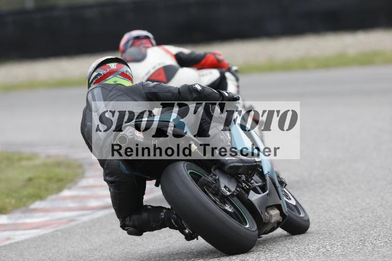 Archiv-2025/06 18.04.2025 Speer Racing ADR/Gruppe gelb/backside